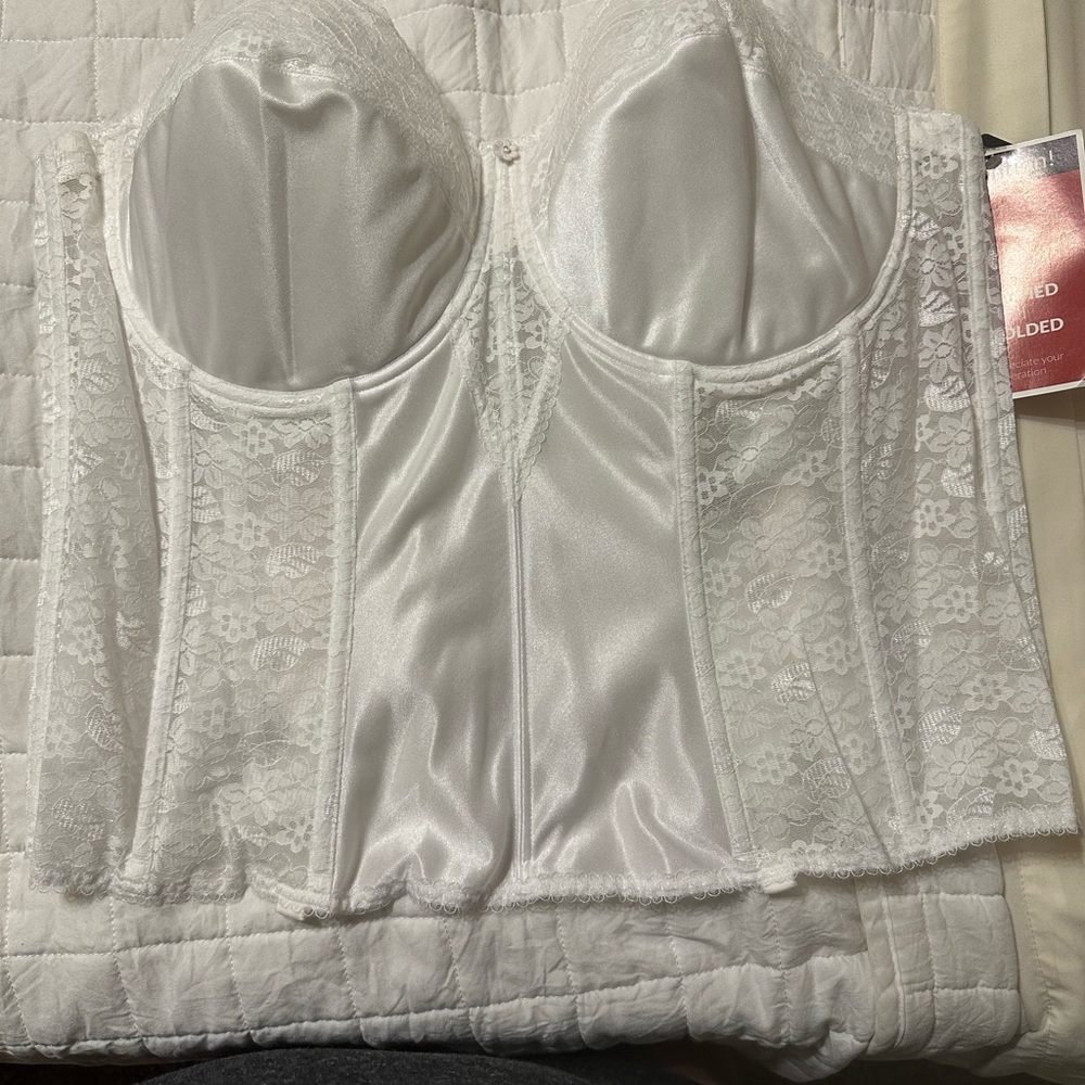 Dominique White strapless bustier with garter straps.  New w/ tags! Size 44 DD